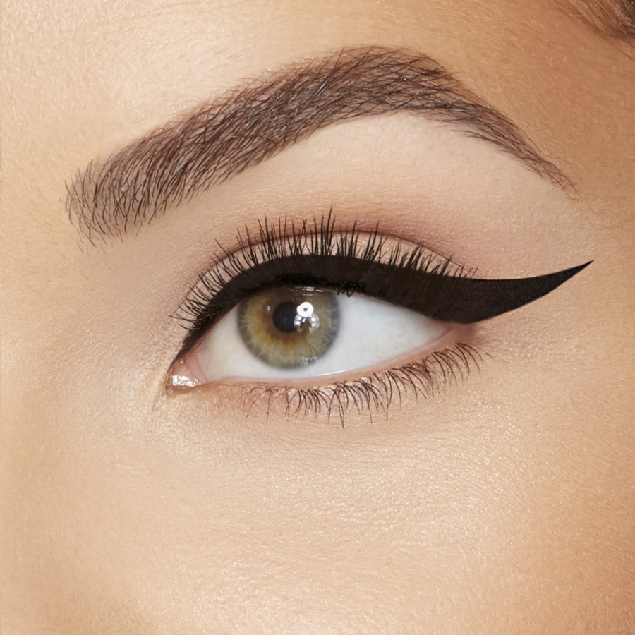 Eyeliner Çekme Ritüeli: Kolay Eyeliner Nasıl Çekilir?