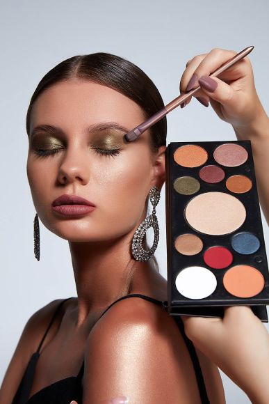 Derma Highlighter & Eyeshadow Palette 10 - 2